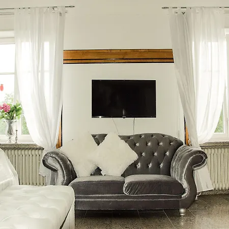 Vera فيلة ويتير